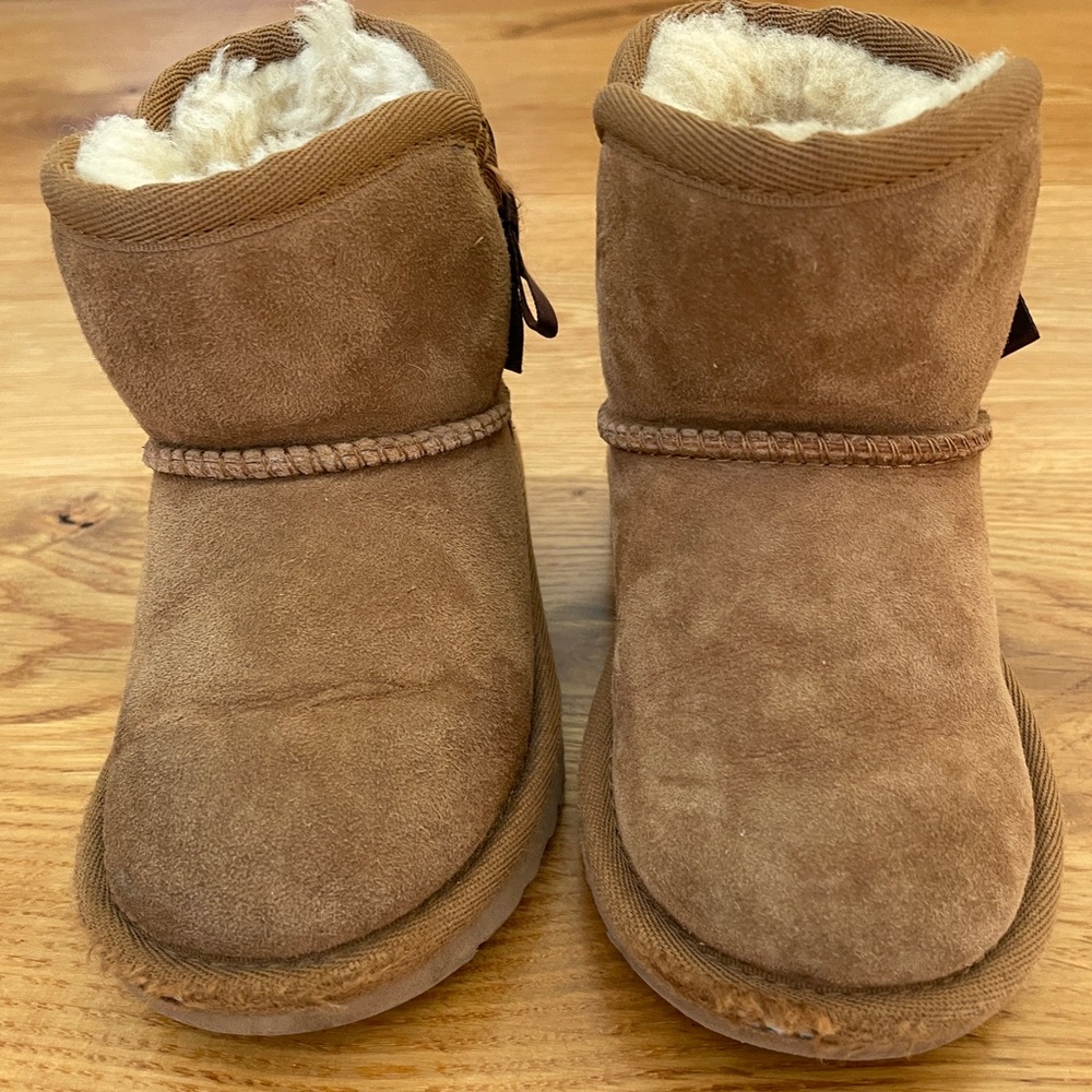 Toddler Uggs size 7